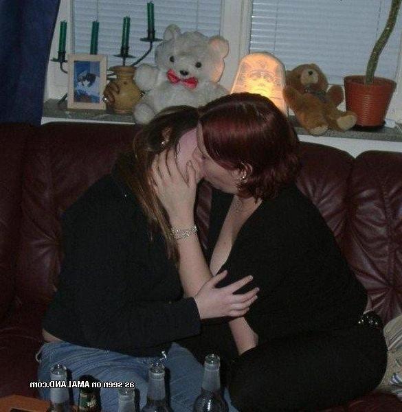 14P Sizzling hot amateur horny lesbians kissing in public