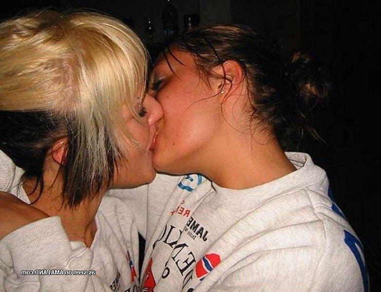 14P Sizzling hot amateur horny lesbians kissing in public
