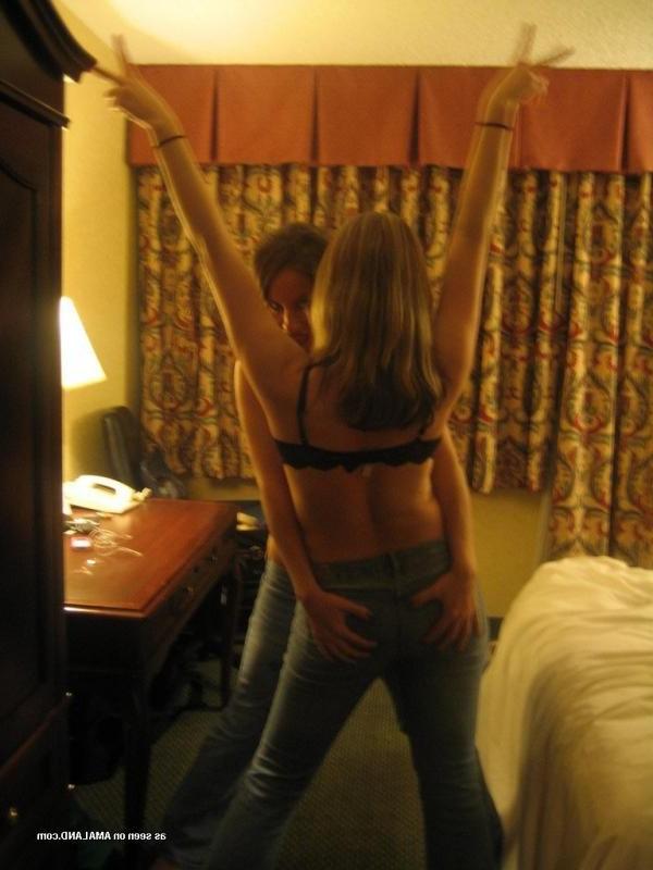 14P Wild amateur kinky lesbians go crazy in a hotel room