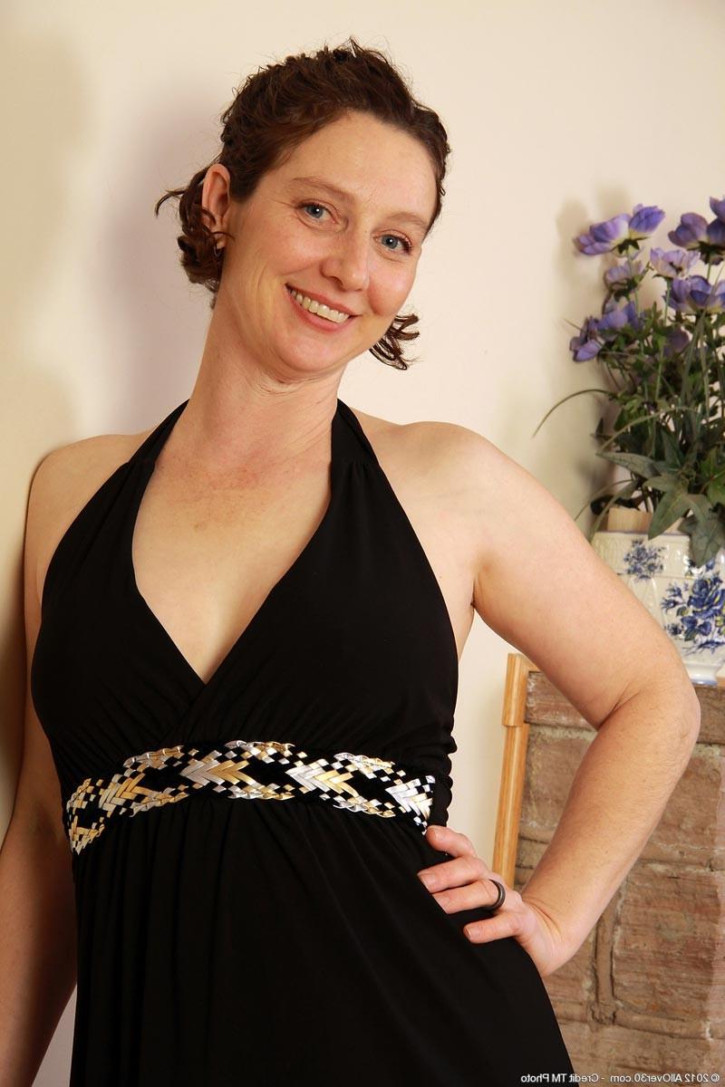15P Horny amateur housewife in heat
