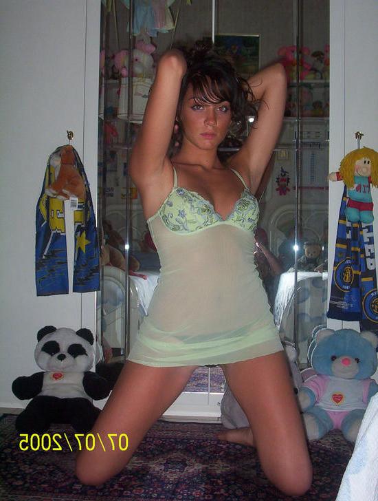 16P Photos of an amateur couple fucking in their cabin