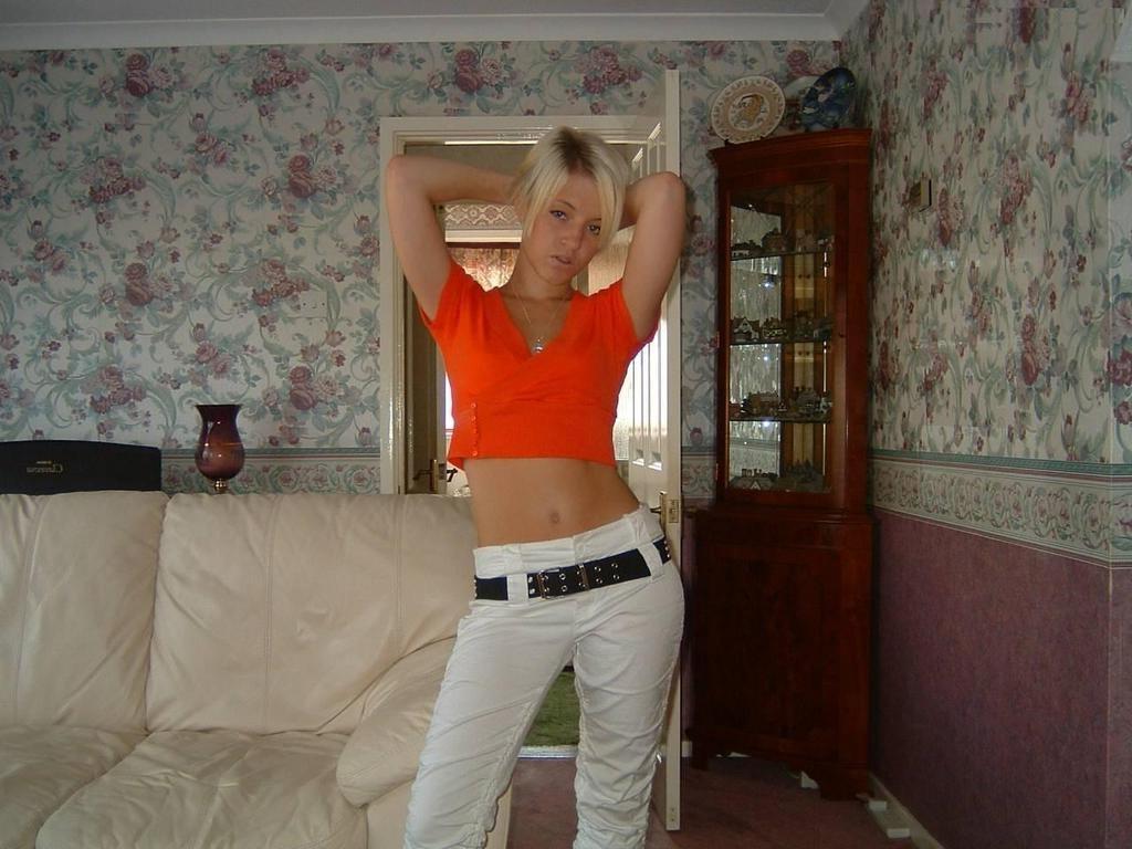 16P Photos of an amateur couple fucking in their cabin