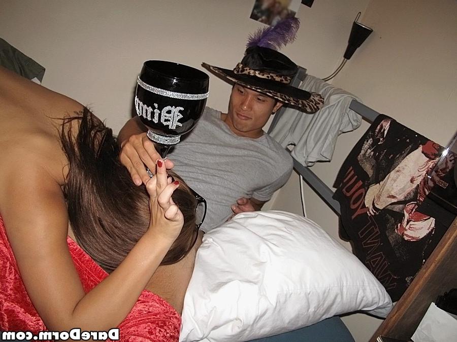 20P Real amateur college coed sex in dorm rooms