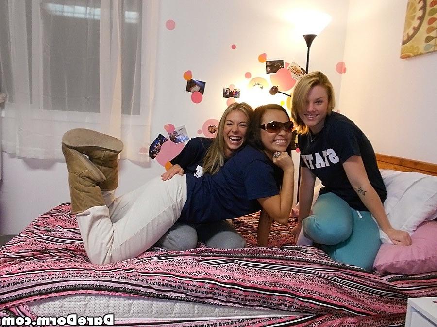 20P Real amateur college coed sex in dorm rooms