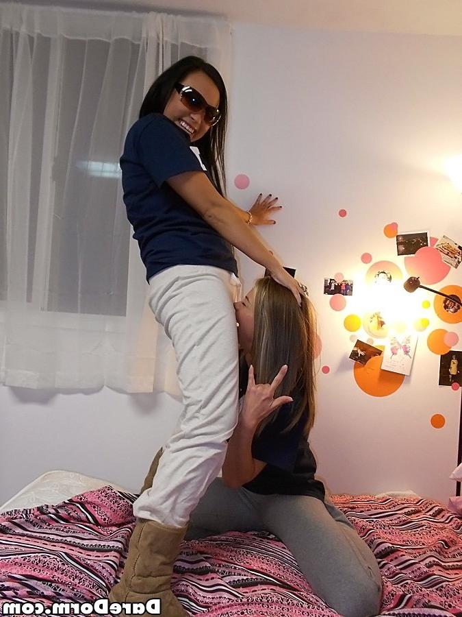 20P Real amateur college coed sex in dorm rooms
