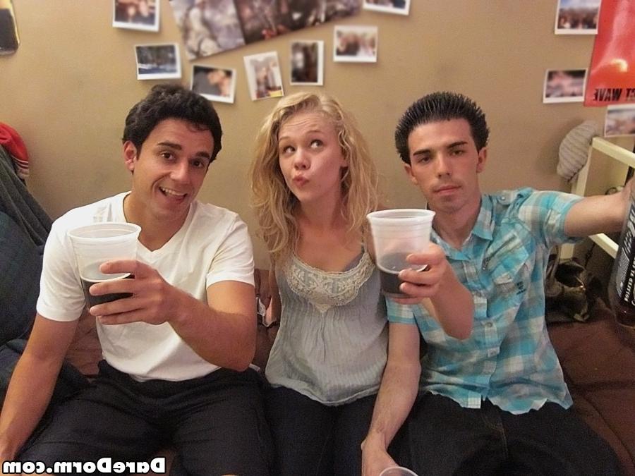 20P Real amateur college coed sex in dorm rooms