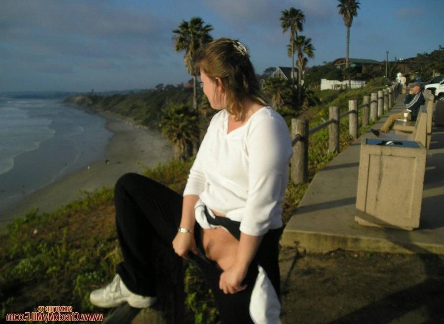 15P Amateur milf posing