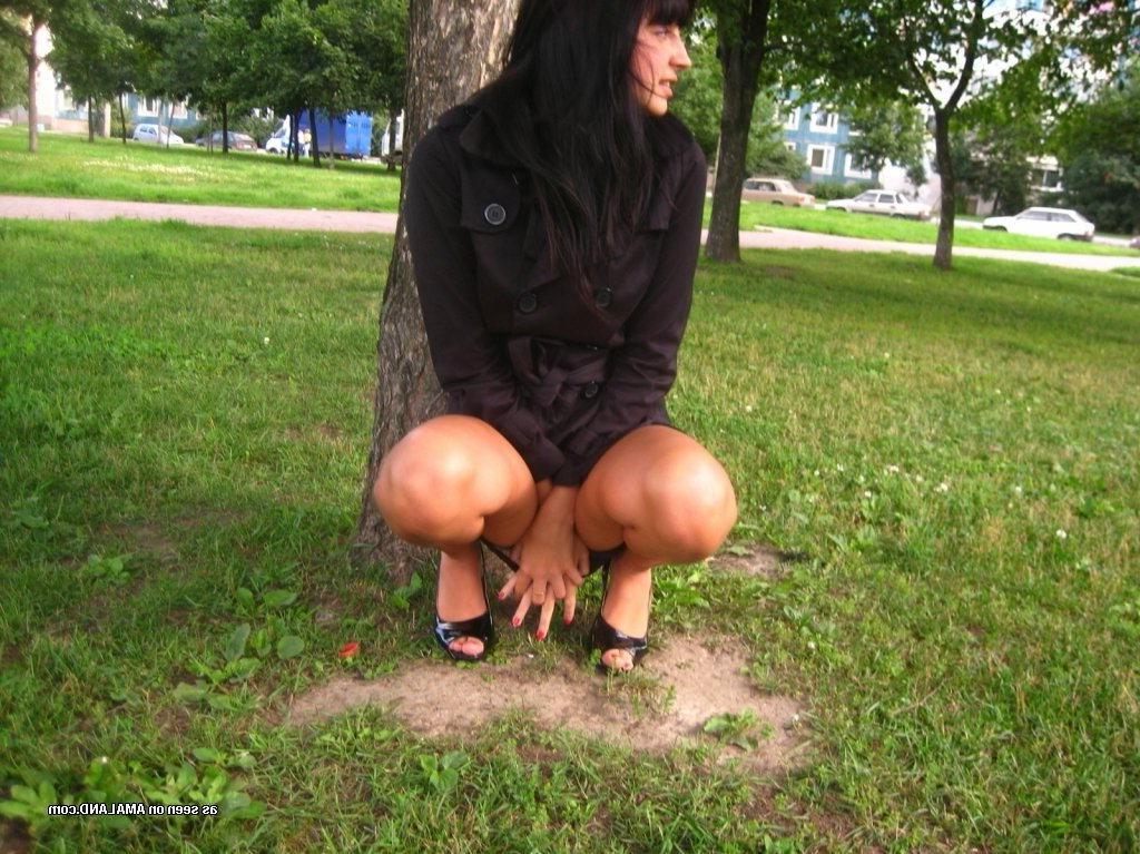 15P Amateur teen girlfriends pose in and outdoors in homemade pics