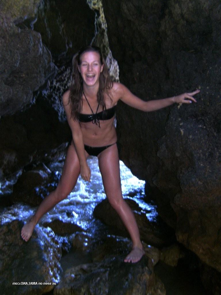 15P Amateur teen girlfriends pose in and outdoors in homemade pics