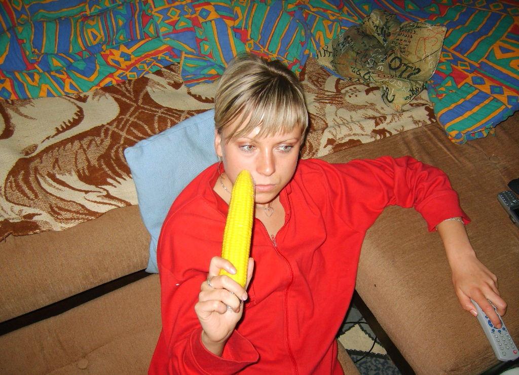 16P Blonde amateur posing dirty