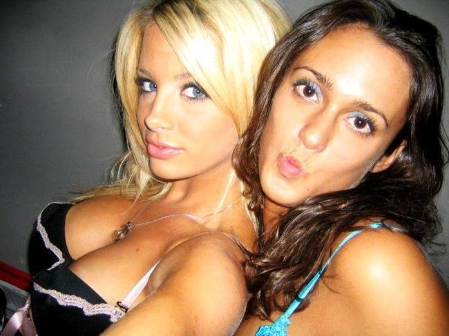 15P Amateur lesbians lick and suck each other while getting naked
