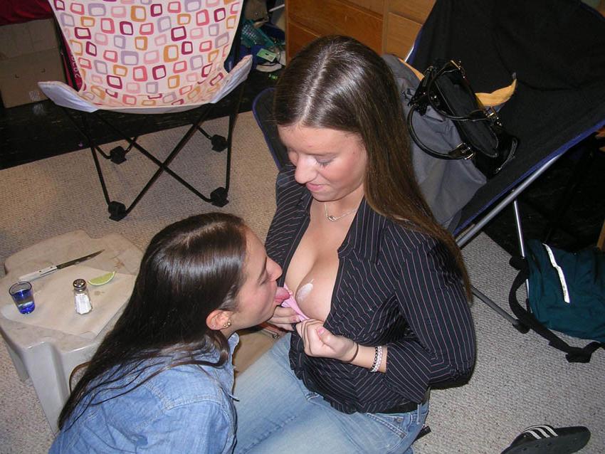 15P Amateur lesbians lick and suck each other while getting naked
