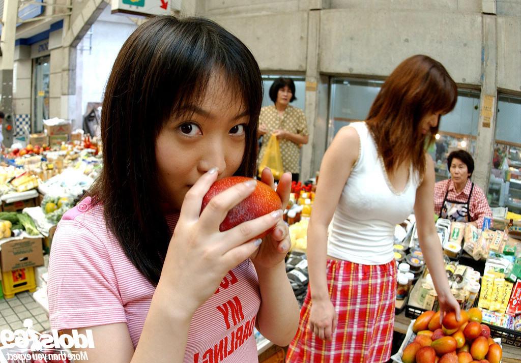 16P Japanese amateur in public