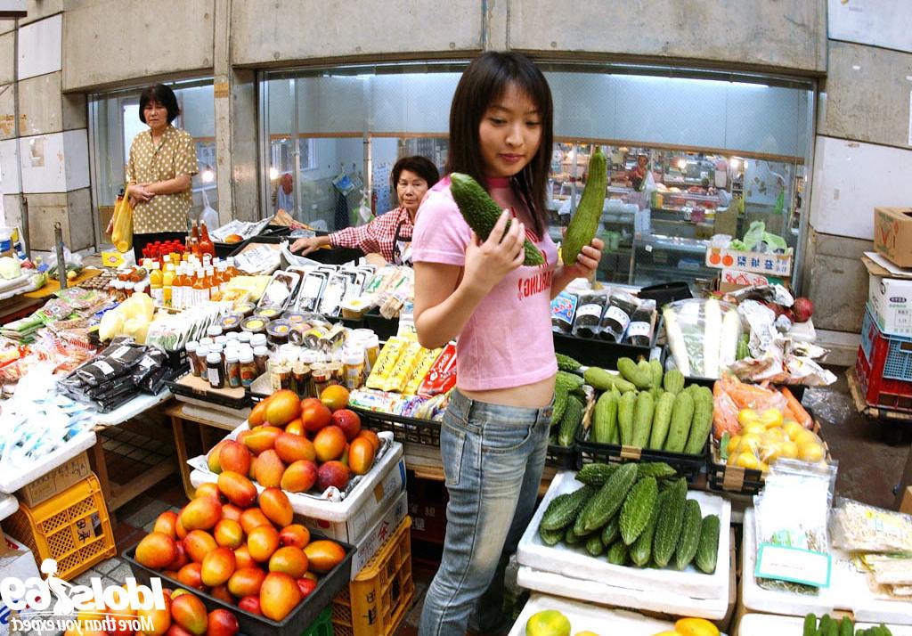 16P Japanese amateur in public