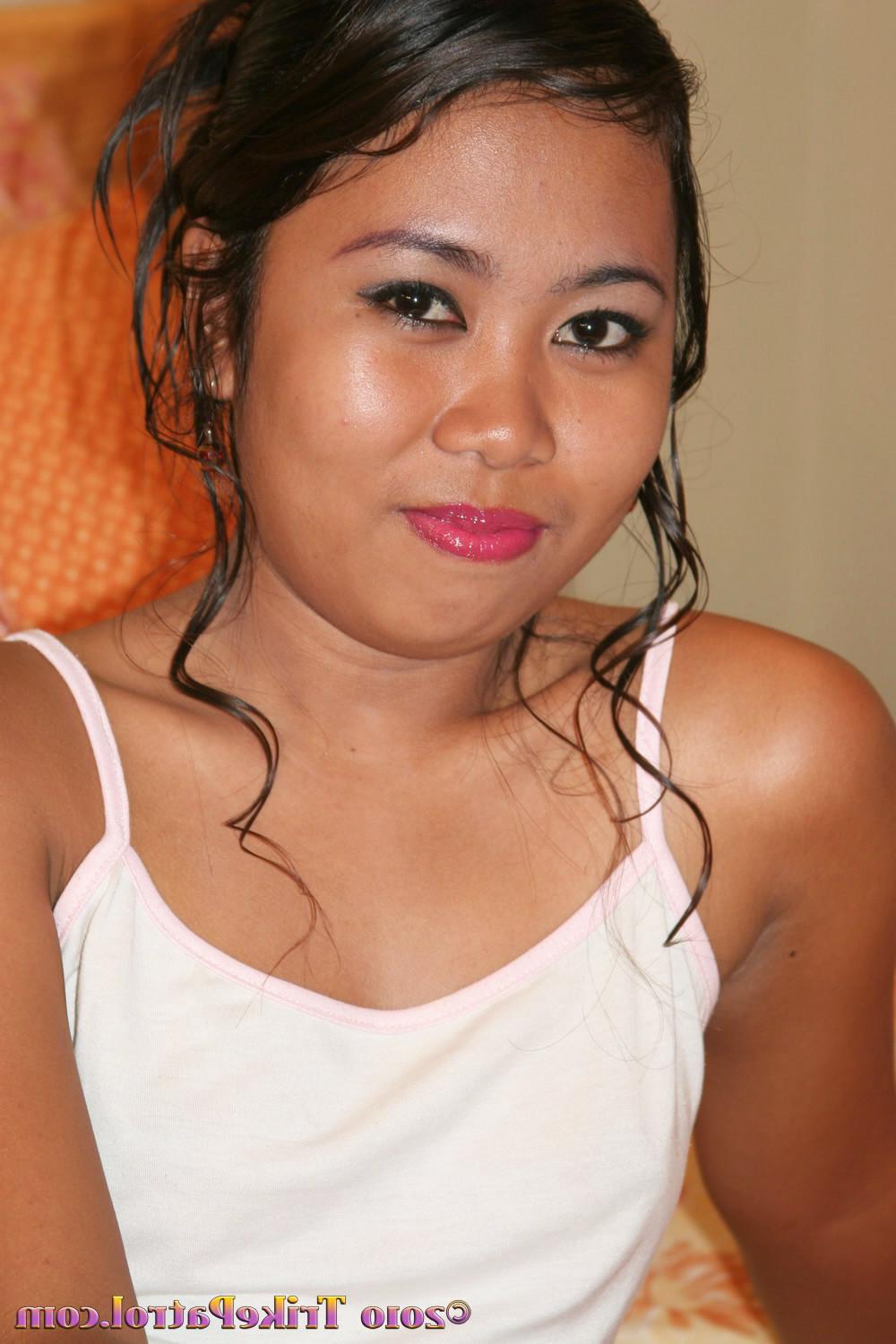 19P Amateur Pinay enjoys getting fucked doggy-style by white guy on vacation