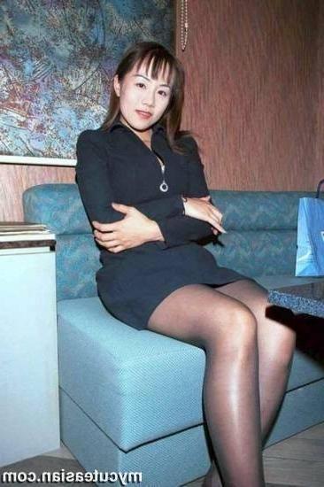 16P Asian Amateur wife gives blowjob in shower