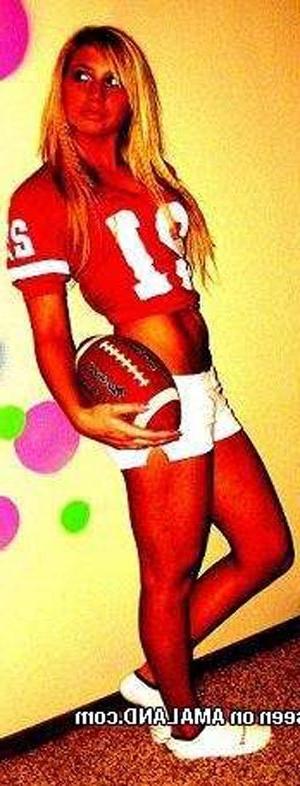 15P Pretty blonde amateur in naughty and slutty self-pics