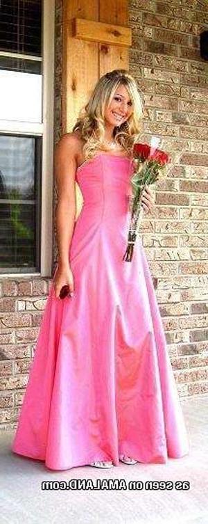 15P Pretty blonde amateur in naughty and slutty self-pics