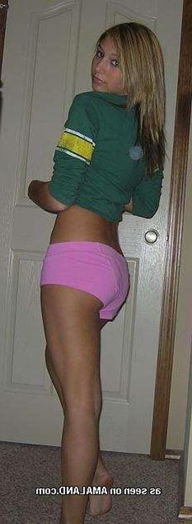 15P Pretty blonde amateur in naughty and slutty self-pics