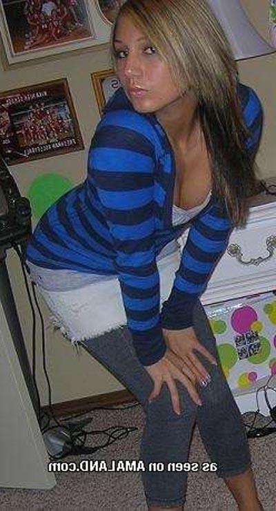 15P Pretty blonde amateur in naughty and slutty self-pics