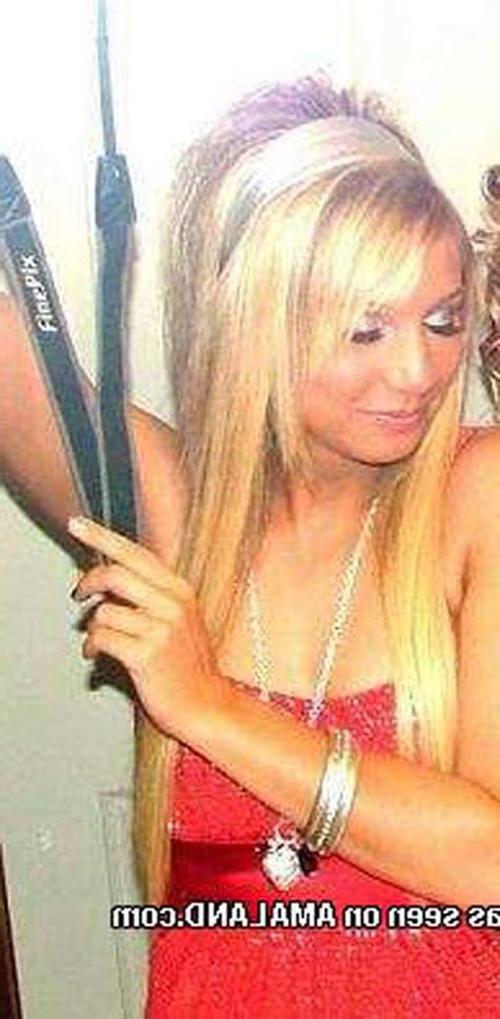 15P Pretty blonde amateur in naughty and slutty self-pics