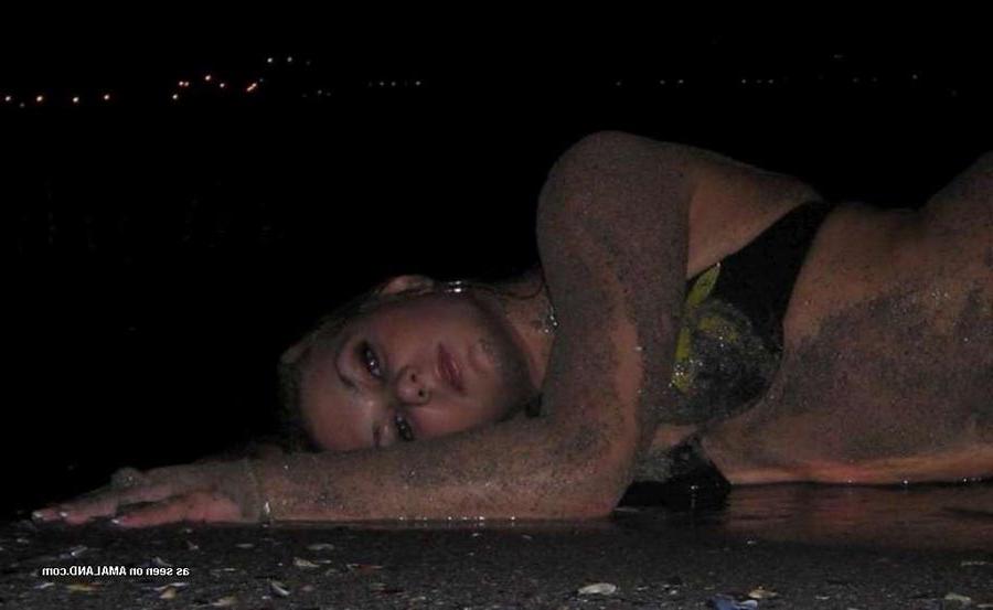 15P Nice picture gallery of sizzling hot amateur sexy lesbos at the beach