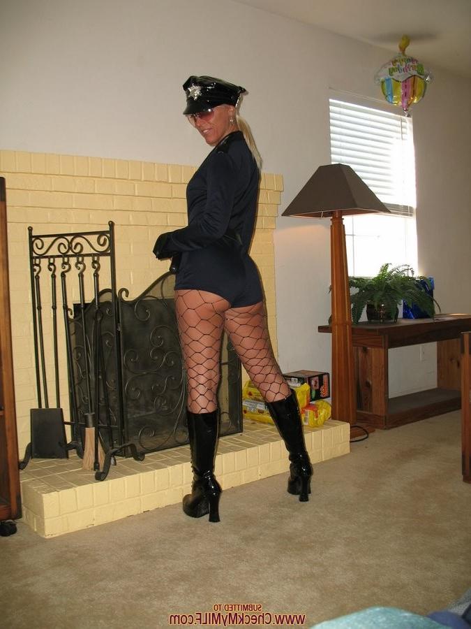 15P Blonde amateur milf posing
