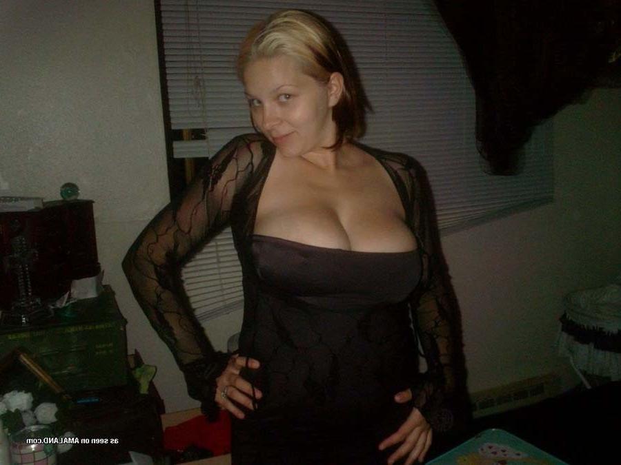15P Real amateur bbw girlfriend in a threesome