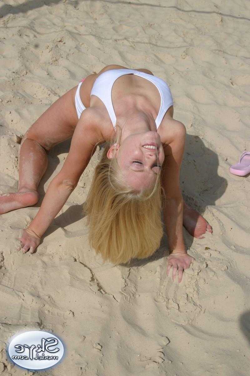 16P Blonde amateur bikini teen at the beach