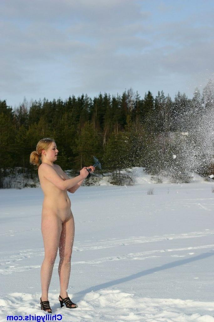 20P Naked winter girl freezing in the snow