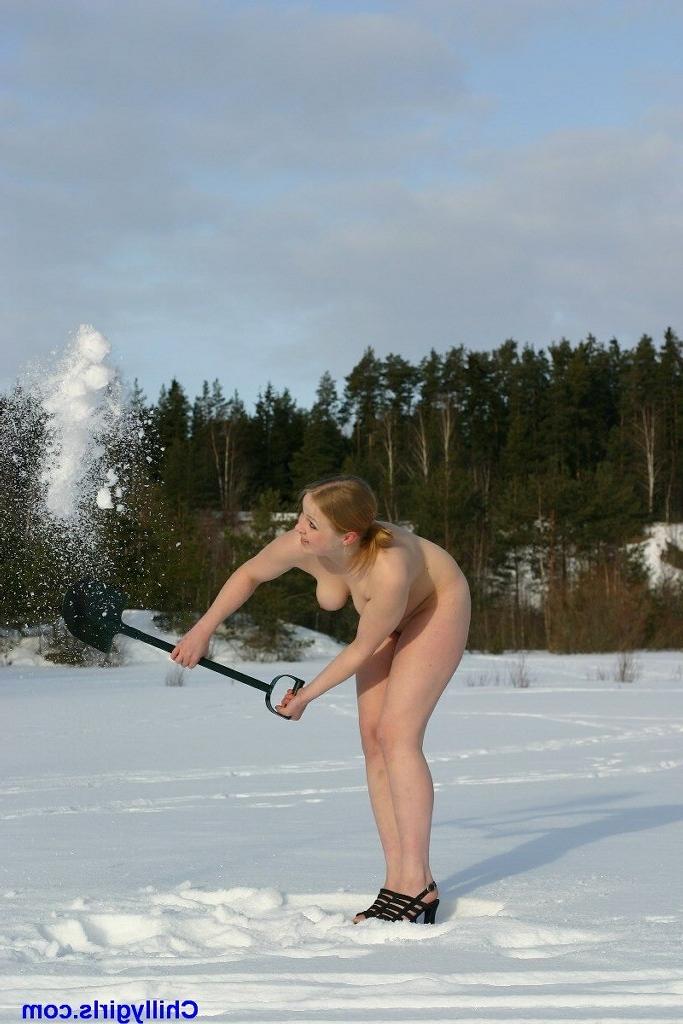 20P Naked winter girl freezing in the snow