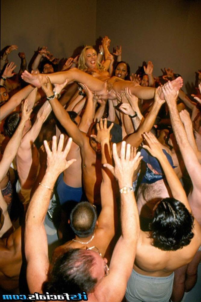 16P Ebony and blonde in gangbang facial sperm