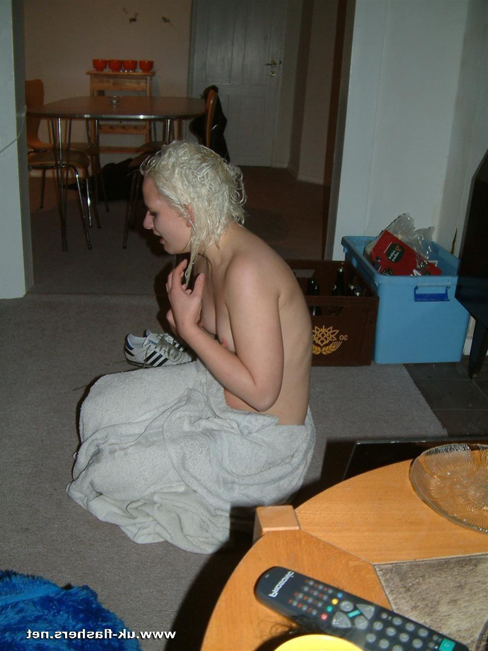 16P Rude hidden voyeur peek at amateur babes in the shower
