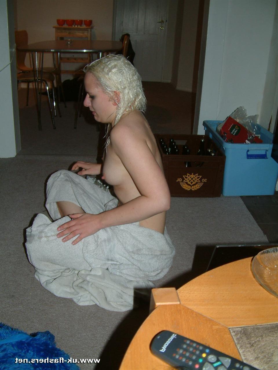 16P Rude hidden voyeur peek at amateur babes in the shower