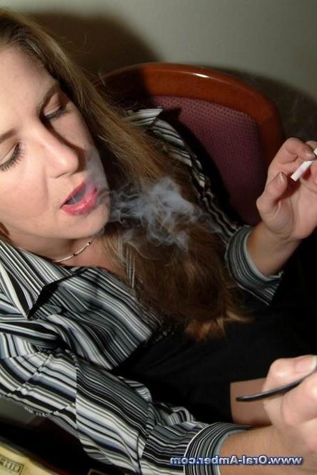 16P Smoking blonde amateur girl giving a blowjob