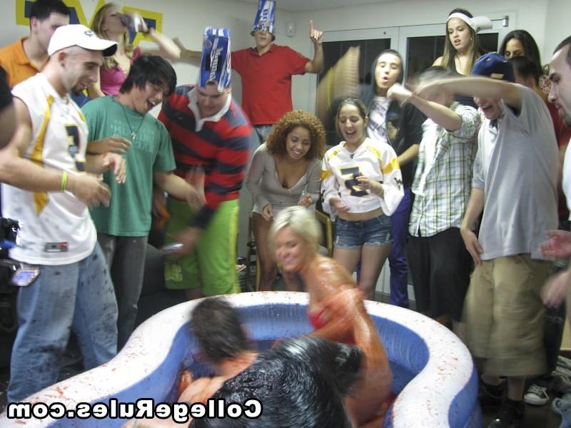 15P Drunk busty college girl gives her man a sloppy blowjob
