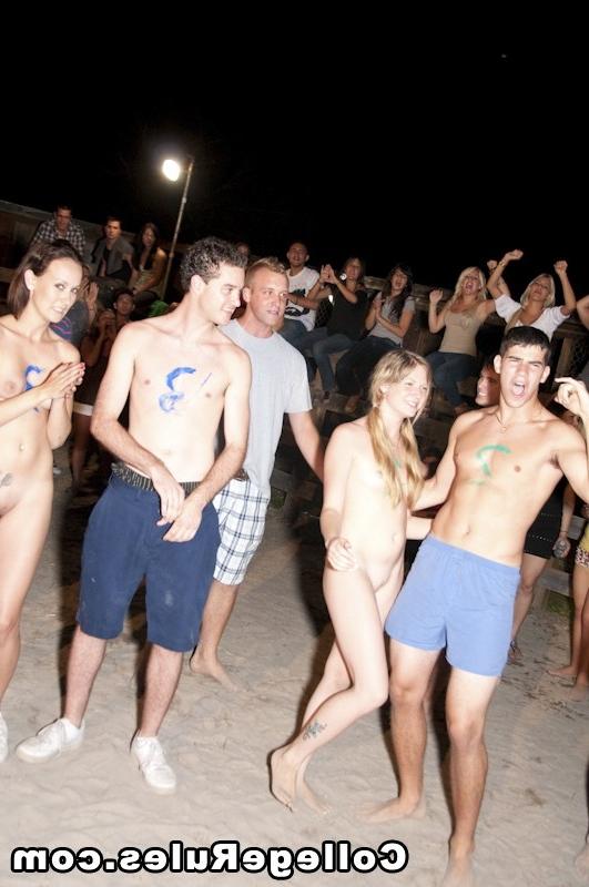 15P Drunk college girl gives her man a non-stop blowjob