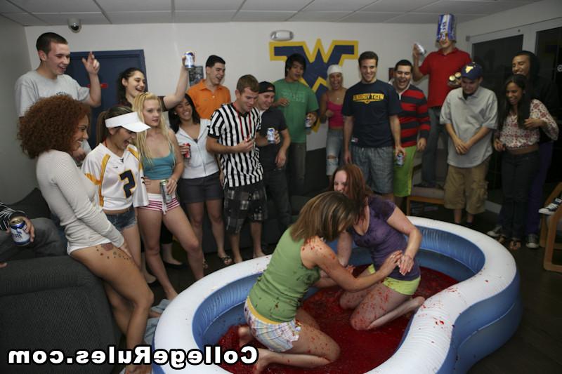 15P College teen girl getting her pussy licked and gives blowjob
