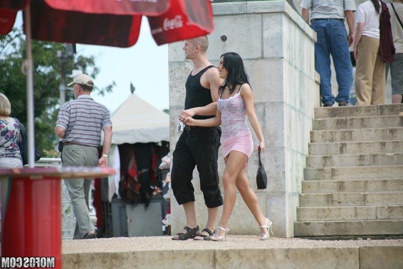 17P Amateur brunette sucking and fucking nice in public
