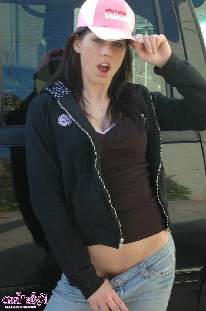 15P Sexy amateur in the parking lot