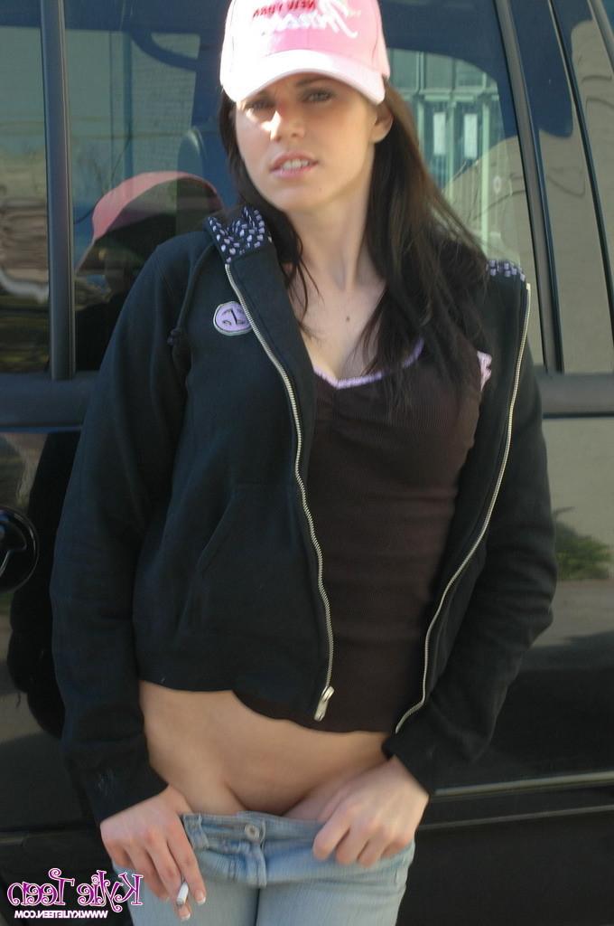 15P Sexy amateur in the parking lot