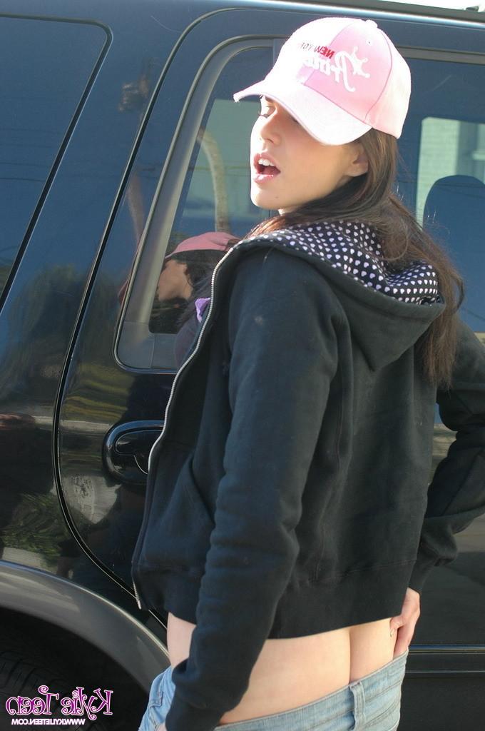 15P Sexy amateur in the parking lot