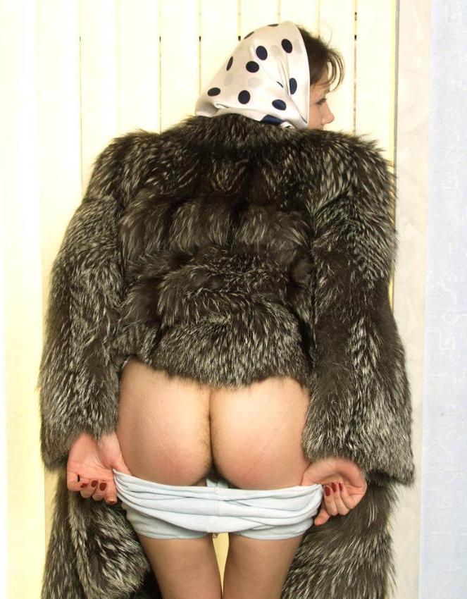 20P Hairy pit sexy amateur in fur coat