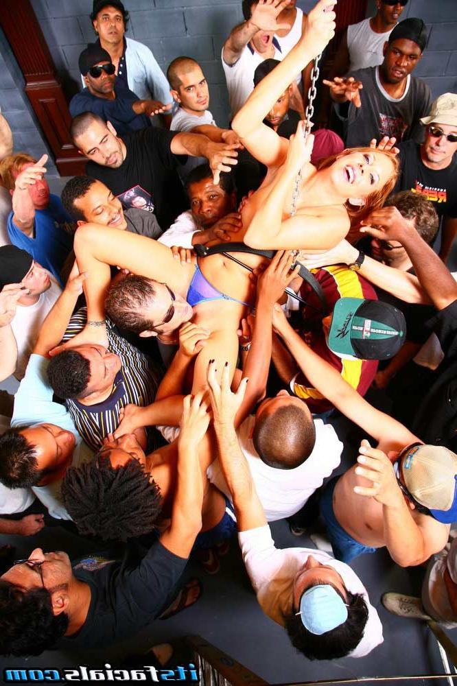 16P Redhead in facial gangbang receiving cumshots