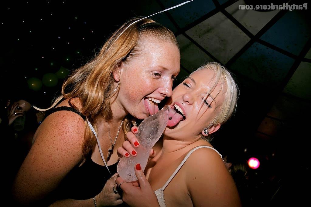 16P Amateur hot hardcore party whit girls fucking