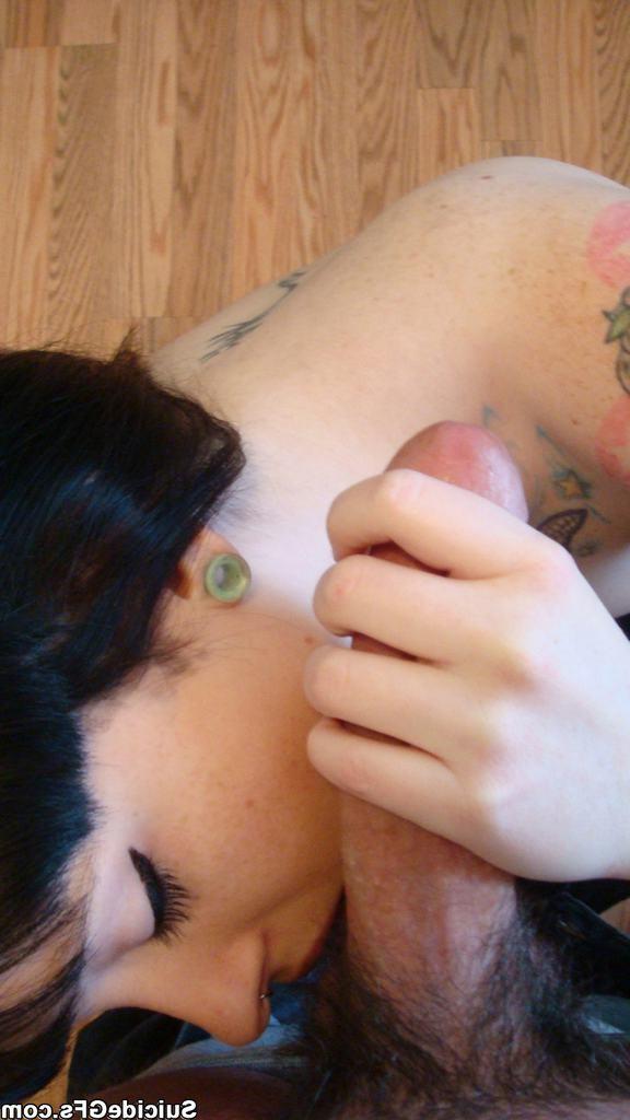 15P Tattooed and pierced amateur emo teen GF in homemade blowjob pix