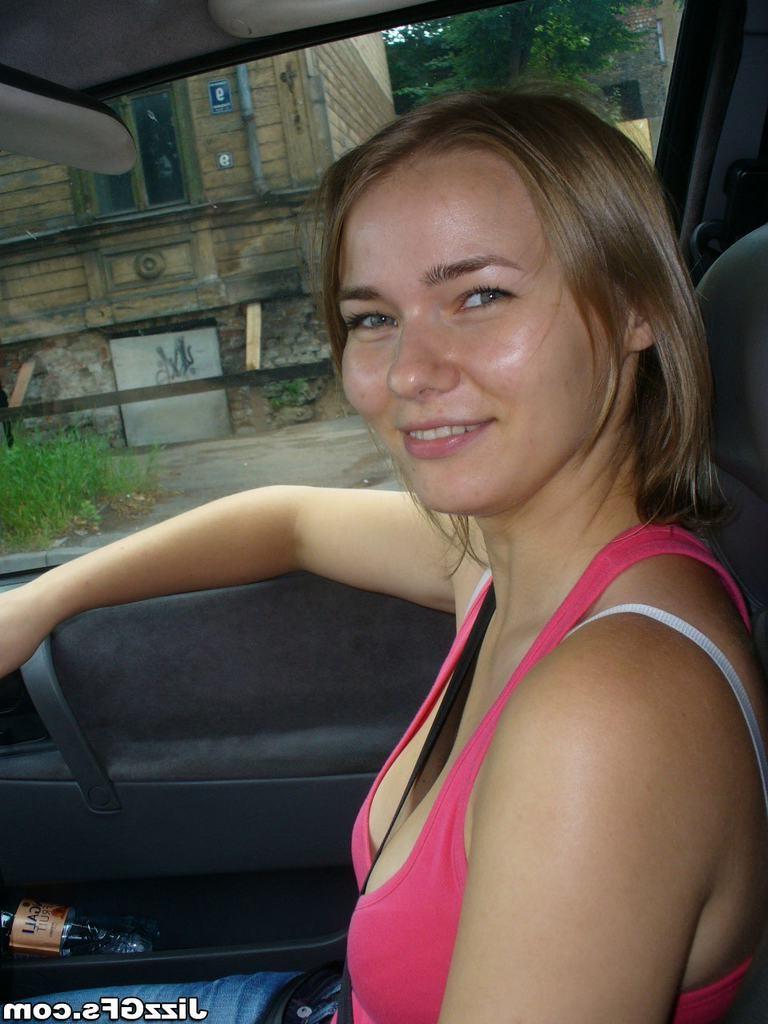 15P Cute amateur teen girlfriend homemade blowjob and cumshot in car