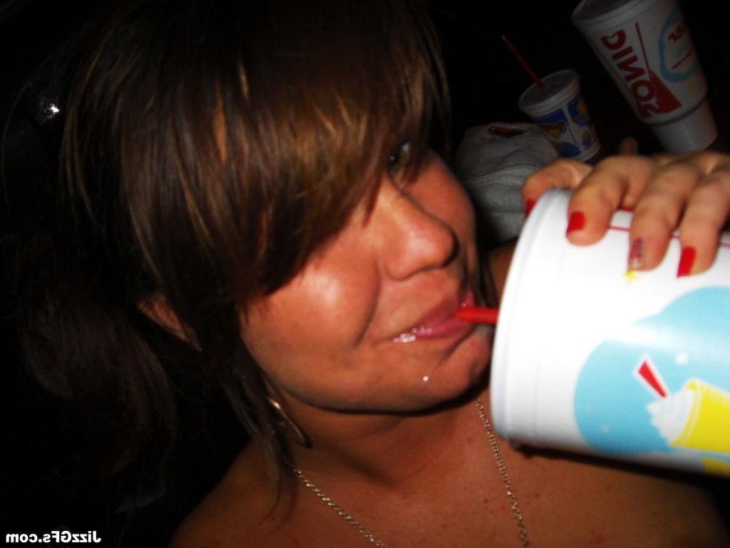 15P Amateur wife gives blowjob for facial cumshot in homemade pix