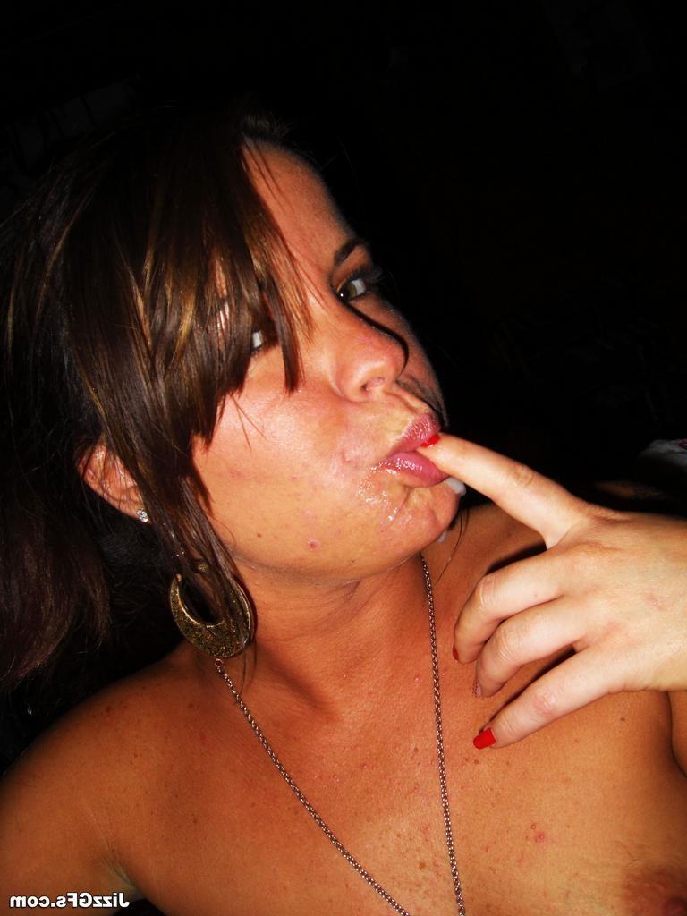 15P Amateur wife gives blowjob for facial cumshot in homemade pix