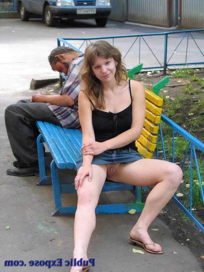15P Amateur teenie shows her pussy and boobs in public